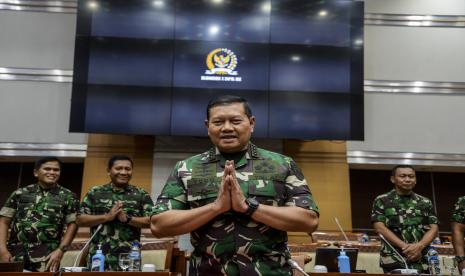 Kepala Staf TNI Angkatan Laut (KSAL) Laksamana Yudo Margono bersiap mengikuti uji kelayakan dan kepatutan calon Panglima TNI di Kompleks Parlemen, Senayan, Jakarta. Anggota Komisi I DPR meminta Yudo Margono menuntaskan kasus pidana oknum TNI.