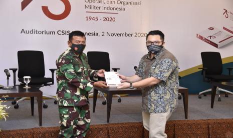 Wamenhan Letjen TNI Muhammad Herindra (kanan)