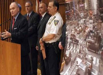 Kepala kepolisian New York Raymond Kelly, pada hari Minggu, 2 Mei 2010, memberikan pernyataan kepada pers mengenai insiden percobaan pengeboman di Times Square.