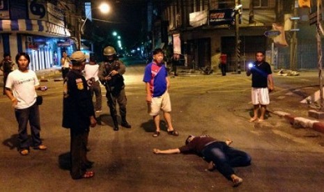 kepanikan pascaledakan bom di kawasan muslim Thailand, Pattani, Kamis (2/4).