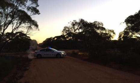 Kepolisian Australia Selatan menutup jalan menuju puing-puing pesawat yang jatuh di Riverland.