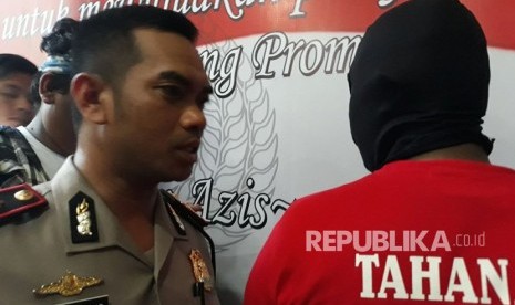 Kepolisian Resor Metro Bekasi mengamankan satu pelaku yang mengancam seorang ustaz di kawasan Karang Satria, Tambun Utara, Kabupaten Bekasi, Kamis (22/2).