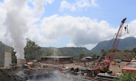 Pembangkit Listrik Tenaga Panas Bumi (PLTP). Ilustrasi. Pembangkit Listrik Tenaga Panas Bumi (PLTP) Muara Laboh Tahap 1 berkapasitas 85 megawatt (MW) telah beroperasi. 