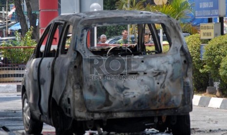  Kerangka kendaraan yang hangus terbakar di SPBU Pangeran Jayakarta, Jakarta, Kamis (25/10).  (Agung Fatma Putra)