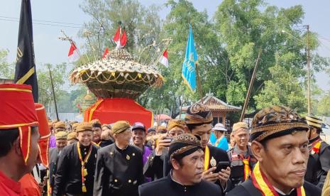 Keraton Kasunanan Solo menggelar serangkaian acara grebeg besar untuk memperingati hari raya Idul Adha 1445 H, Selasa (18/6/2024)