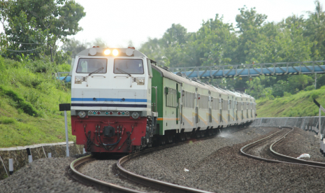  Kereta Api Argo Dwipangga