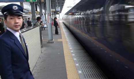 kereta api di sakai osaka  jepang