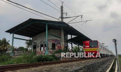 [Ilustrasi] Stasiun Pondok Rajeg yang terbengkalai.