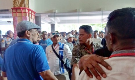 Keributan terjadi di lokasi Kongres V PAN, di Hotel Claro, Kendari, Sulawesi Tenggara, Senin (10/2).