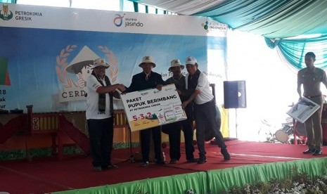 Kerja sama PT Petrokimia Gresik dan Jasindo dalam meluncurkan Cerdastani, Tuban, Senin (23/7)