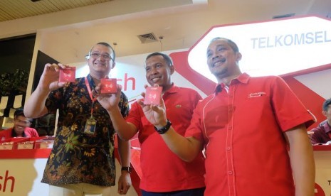 Kerja sama Telkomsel dengan Mal Liiving World.