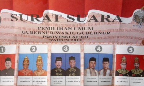 Kertas surat suara pilkada gubernur/wakil gubernur Aceh periode 2012-2017.