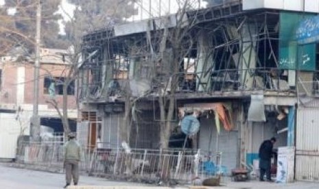 Keruskan akibat serangan mobil ambulans di Kabul pada Sabtu lalu.