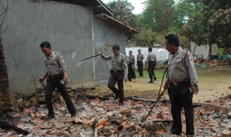 Kerusuhan dipicu konflik sektarian syiah sunni di Sampang juga pernah terjadi akhir tahun lalu.