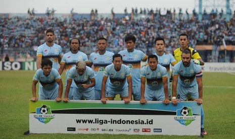 Kesebelasan Persela Lamongan berfoto sebelum pertandingan melawan Semen Padang dalam lanjutan Liga 1 di Stadion Surajaya Lamongan, Jawa Timur.