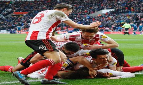 Kesebelasan Sunderland sedang merayakan gol pada sebuah laga awal bulan lalu.