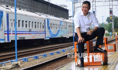 Kesiapan Stasiun Senen Menteri Perhubungan Ignatius Jonan menyapa pemudik usai melepas 720 pemudik gratis dengan kereta api di Stasiun Senen, Jakarta, Sabtu (2/7)