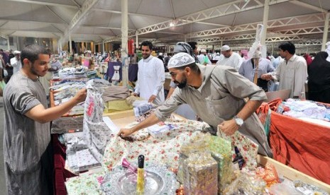 Kesibukan pasar Souq Al-Manakhah di Madinah