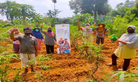 Ketahanan pangan keluarga penting  dalam menghadapi masa pandemi seperti sekarang ini sekaligus mengajak para peserta pembinaan untuk mulai memanfaatkan lahan pekarangan rumah sebagai kebun gizi. 