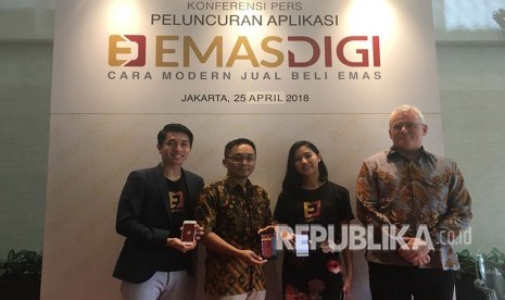 Keterangan foto dari kiri ke kanan : Damien Ngai, Country Manager EmasDigi; Ricky Aldien, Senior VP Consumer Product DOKU; Claudia Kolonas, Founder dan CEO EmasDigi; Mr. Lamon Rutten, Direktur Utama ICDX saat peluncuran program Emas Digi di Jakarta, Rabu (25/4)