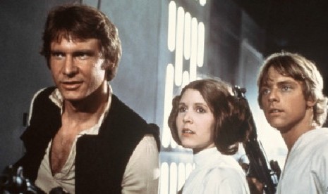 Ketiga artis ini Harrison Ford (kiri), Carrie Fisher (tengah) dan Mark Hamill (kanan) terkenal setelah membintangi Film Star Wars l 