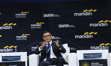 Ketika menjadi salah satu panelis dalam agenda Mandiri Investment Forum pada Selasa (11/2), Direktur Utama PLN, Darmawan Prasodjo mengajak seluruh pihak untuk berkolaborasi dalam mendukung transformasi energi di Indonesia.