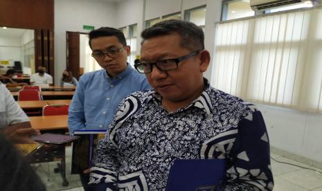  Ketua APTISI Wilayah V DIY, Fathul Wahid, usai konferensi pers di Gedung LLDIKTI Wilayah V DIY, Senin (27/2). 