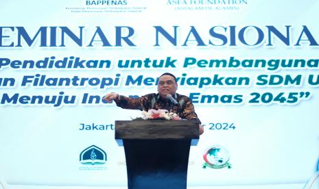 Ketua ASFA Foundation Komjen Pol (Pur) Syafruddin berpidato dalam acara seminar investasi SDM unggul di Jakarta pada Senin 30 September 2024.