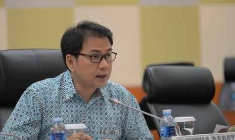 Wakil Ketua DPR RI Azis Syamsuddin meminta Pemerintah Daerah (Pemda) untuk lebih serius dalam mengimplementasikan PPKM berskala mikro yang dilakukan perpanjangan mulai tanggal 9 Maret 2021 sampai dengan 22 Maret 2021.