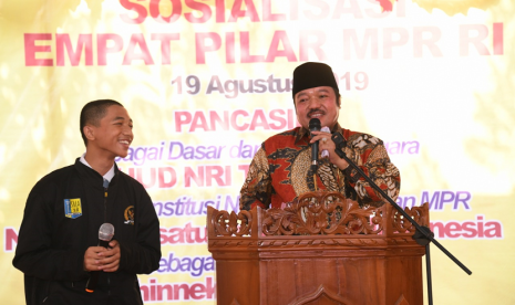 Ketua Badan Anggaran MPR yang juga Sekretaris Fraksi Partai Golkar MPR RI Idris Laena lakukan Sosialisasi Empat Pilar MPR di SMAN 15 Jakarta Utara.