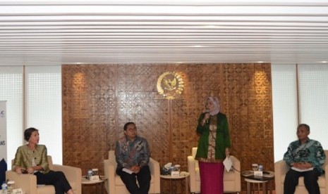 Ketua Badan Kerja Sama Antar Parlemen (BKSAP) DPR RI Nurhayati Ali Assegaf, saat memberi sambutan pada workshop tentang TPB dan konvensi PBB antikorupsi di Gedung DPR RI, Senayan, Jakarta, Senin (23/4).