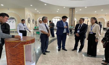 Ketua Badan Kerja Sama Antar Parlemen (BKSAP) DPR RI, Fadli Zon berkunjung ke Uzbekistan pada 9 Juli 2023. Di sana dirinya berkapasitas sebagai observer internasional pemilihan presiden (pilpres). Berdasarkan kunjungannya tersebut ia menemukan, pilpres di negara Balkan tersebut cukup transparan.