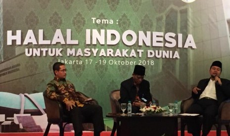 Ketua Badan Penyelenggara Jaminan Produk Halal (BPJPH) Prof Ir Sukoso dan Anggota Komisi Fatwa Majelis Ulama Indonesia (MUI) Aminudin Yakub mengisi Rapat Koordinasi Nasional (Rakornas) BPJPH Kementrian Agama Republik Indonesia, Kamis (18/10) di Jakarta. 