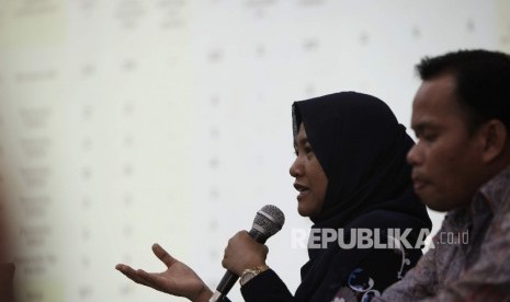 Ketua Bawaslu Jakarta Mimah Susanti (tengah).