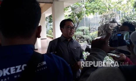 Ketua Bidang Pemenangan Presiden Partai Bulan Bintang (PBB), Sukmoharsono, di Kantor Bawaslu, Thamrin, Jakarta Pusat, Kamis (19/10). PBB merupakan salah satu parpol yang pendaftarannya tidak diterima oleh KPU sebagai calon peserta Pemilu 2019.