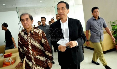   Ketua BPK Hadi Purnomo (kiri) bersama Gubernur DKI Jakarta Joko Widodo usai pertemuan di Kantor BPK, Jakarta, Senin (7/10). (Republika/Prayogi)