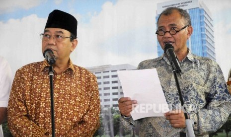 Ketua BPK, Harry Azhar Azis (kiri) dan Ketua Pimpinan KPK Agus Rahardjo