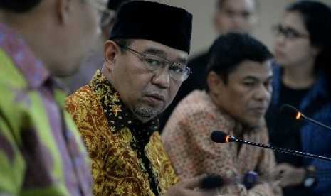 Ketua BPK Harry Azhar Azis (tengah).