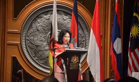  Ketua Delegasi Parlemen Indonesia Sarwo Budi Wiryanti Sukamdani  saat rapat pleno sidang AIPA, Selasa (8/9).