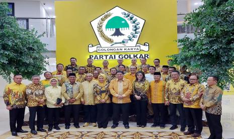 Ketua Dewam Pimpinan Daerah DPD Partai Golkar Provinsi Kalimantan Selatan, H Sahbirin Noor menghadiri silaturahmi dengan Ketua Umum Partai Golkar Airlangga Hartarto di Jakarta, Rabu (18/5) sore.