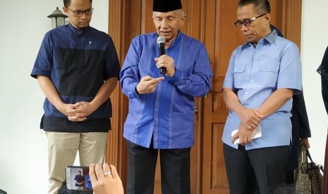 Ketua Dewan Kehormatan Partai Amanat Nasional  (PAN) Amien Rais menggelar konferensi pers merespons pertemuan Prabowo-Jokowi di Jalan Daksa I Nomor 10, Kebayoran Baru, Jakarta, Senin (15/7). 