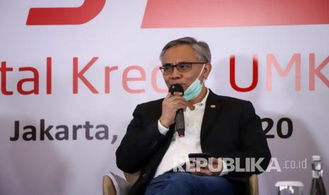 Ketua Dewan Komisioner OJK Wimboh Santoso. Otoritas Jasa Keuangan (OJK) mencatatkan kinerja ekonomi syariah mengalami kontraksi 1,72 persen sepanjang 2020. Adapun realisasi ini lebih baik dari ekonomi nasional yang terkontraksi 2,07 persen.