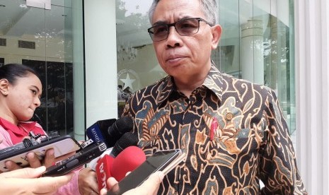 Ketua Dewan Komisioner Otoritas Jasa Keuangan (OJK) Wimboh Santoso usai menemui Wakil Presiden Ma