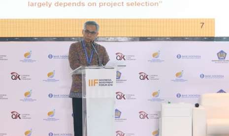 Ketua Dewan Komisioner Wimboh Santoso dalam Seminar A New Paradigm on Infrastructure Financing di Bali, Selasa (9/10).