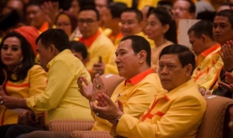 Ketua Dewan Pembina Partai Berkarya Hutomo Mandala Putra atau Tommy Soeharto (kedua kanan) .