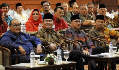  (dari kiri) Ketua Presidium ICMI Sugiharto, Ketua Dewan Penasehat ICMI Jimly Asshiddiqie, Ketua MPR Zulkifli Hasan dan Wakil Ketua MPR Hidayat Nur Wahid menghadiri pra muktamar keenam dan milad ke-25 ICMI di di Mataram, Nusa Tenggara Barat, Jumat (11/12).