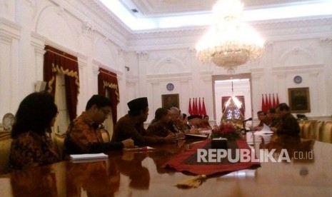 Ketua Dewan Pengarah BPIP serta sejumlah pengurus melakukan pertemuan dengan Presiden Jokowi di Istana Merdeka, Kamis (22/3).