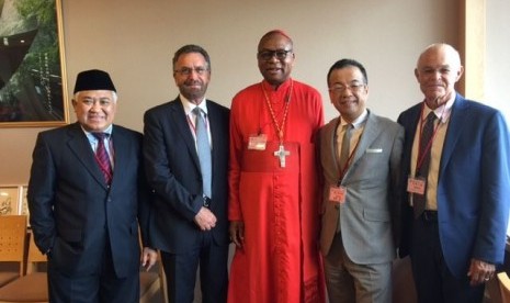 Ketua Dewan Pertimbangan MUI yang juga President of Asian Conference of Religions for Peace (ACRP) Din Syamsuddin (kiri) menjadi pembicara pada International Peace Prayer di Mount Hie, Kyoto, Jepang, Jumat (4/8). Pertemuan yang juga dihadiri puluhan tokoh berbagai agama dunia itu menandai Peringatan 30 Tahun Pertemuan Puncak Tokoh-Tokoh Agama Dunia di Mount Hie.