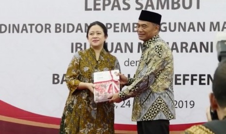 Ketua Dewan Perwakilan Rakyat (DPR) RI, Puan Maharani (Kiri) bersama Muhadjir Effendy (Kanan) selaku Menko PMK periode 2019-2024