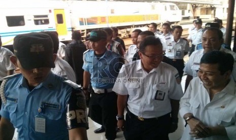 Ketua Dewan Perwakilan Rakyat (DPR RI) Setya Novanto meninjau langsung persiapan arus mudik di Stasiun Senen, Jakarta Pusat, Selasa (7/7).